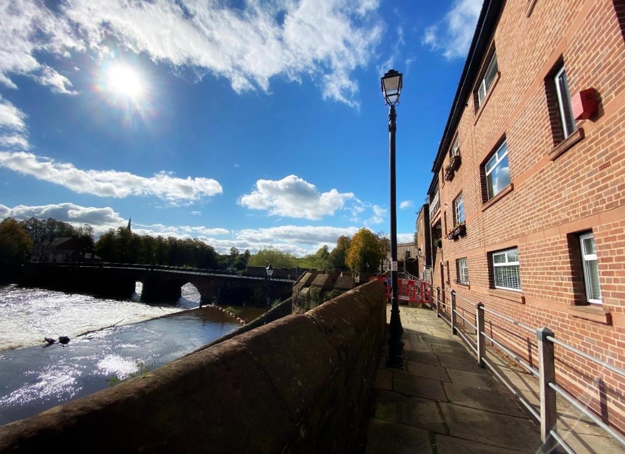 Chester City-Walls Overlooking River  Buitenkant foto